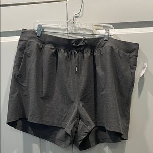 Old Navy Active Powersoft High rise go dry Gray Shorts size 2X NWT